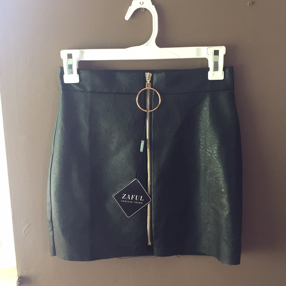 Black leather mini skirt🖤